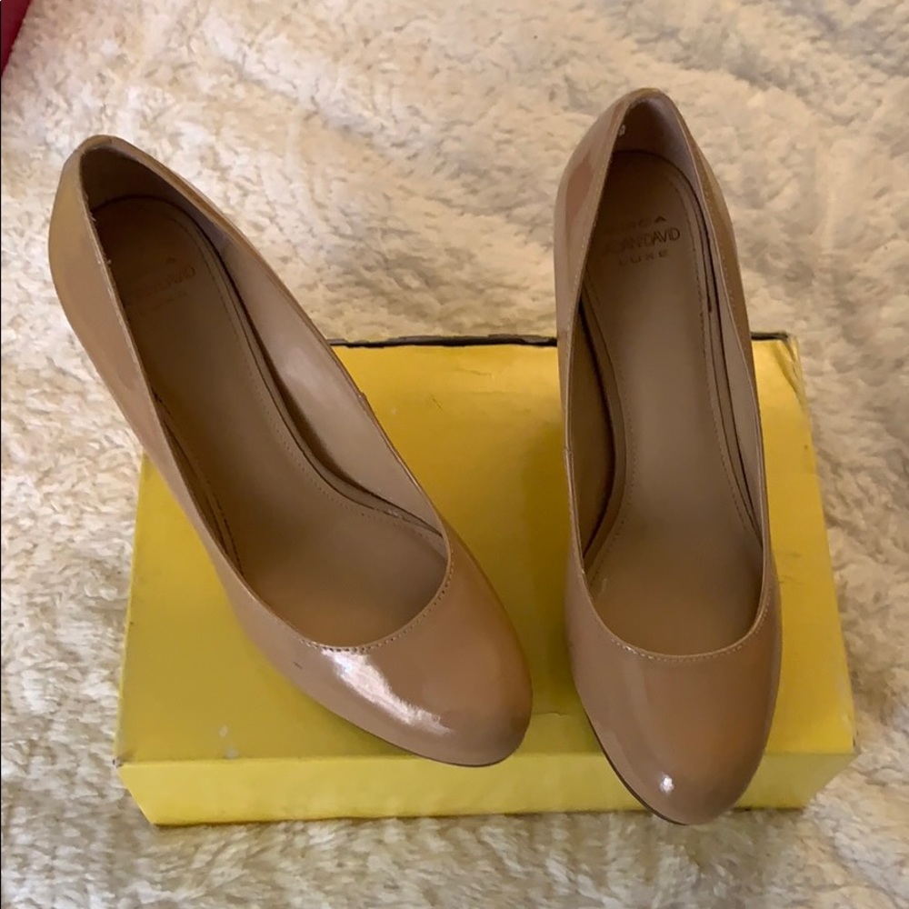 Glossy pearly heels